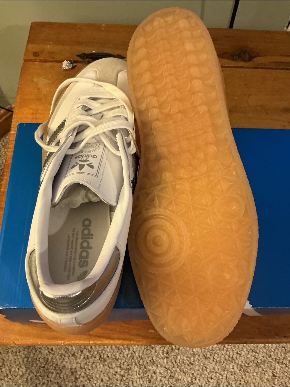 adidas sambe W  Classic White Sneakers and Gum Sole Women’s 8.5 JQ8412 - Picture 5 of 7
